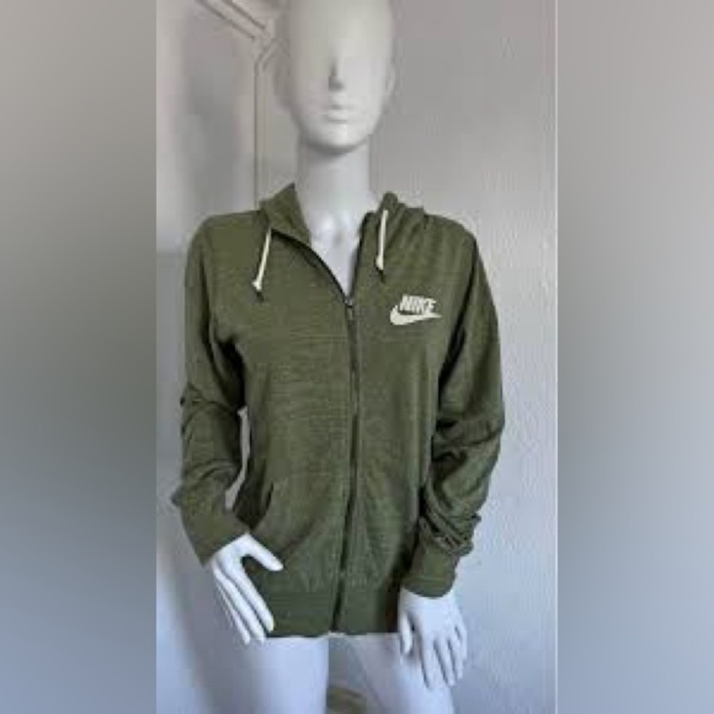 Women’s lightweight Nike Zip Up